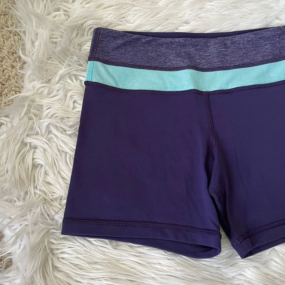 {Lululemon} Reverse Groove Short in Dense Purple / Heathered Angel Blue - Size 4